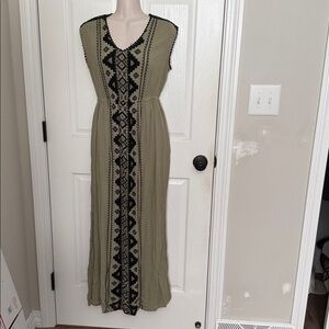 Bohemian Maxi Dress with Black Embroidery